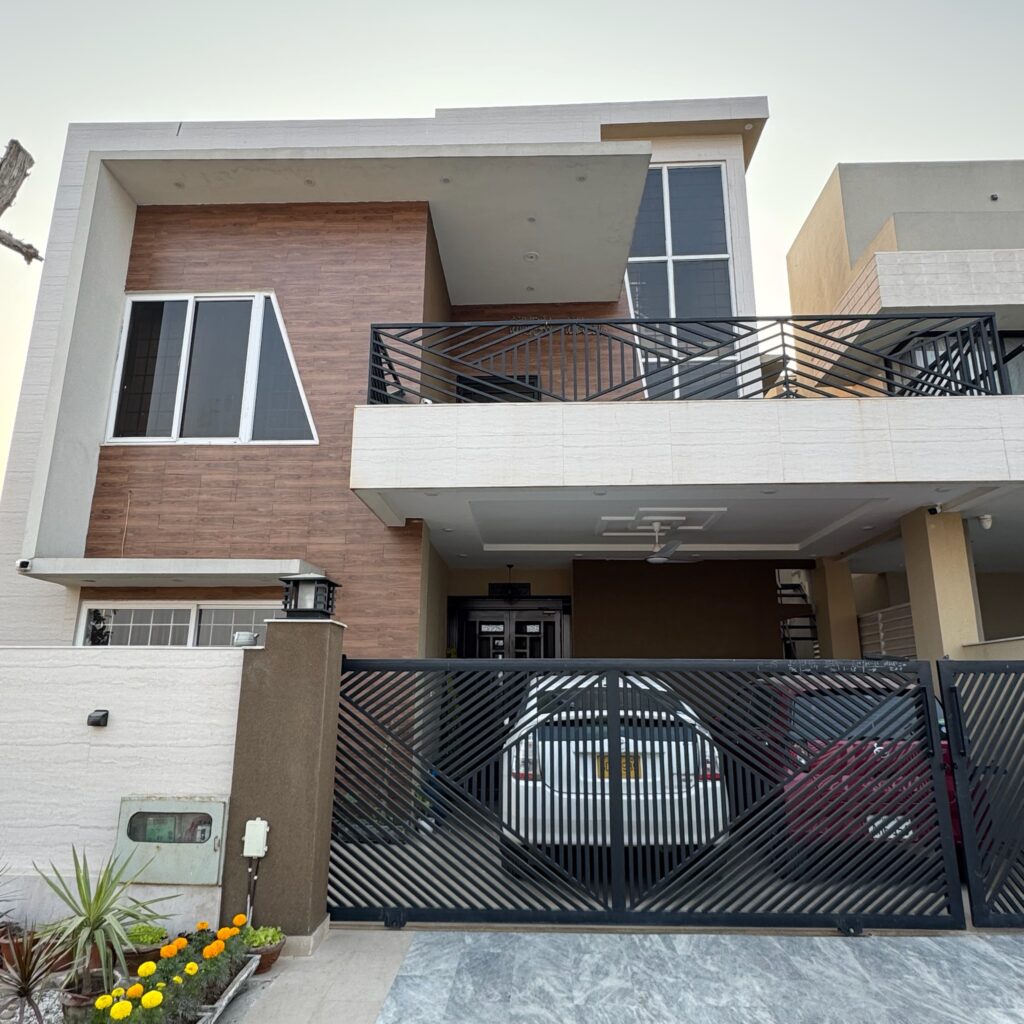 10 Marla House