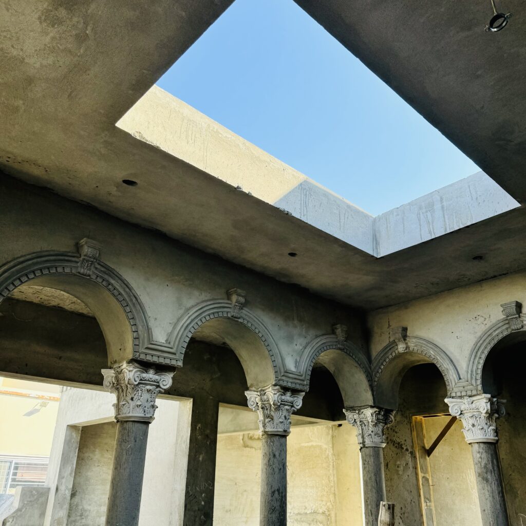 1  Kanal – Spanish House