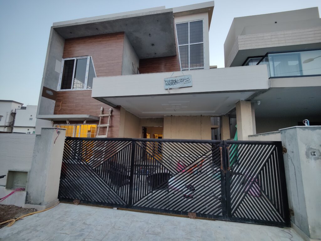 10 Marla House